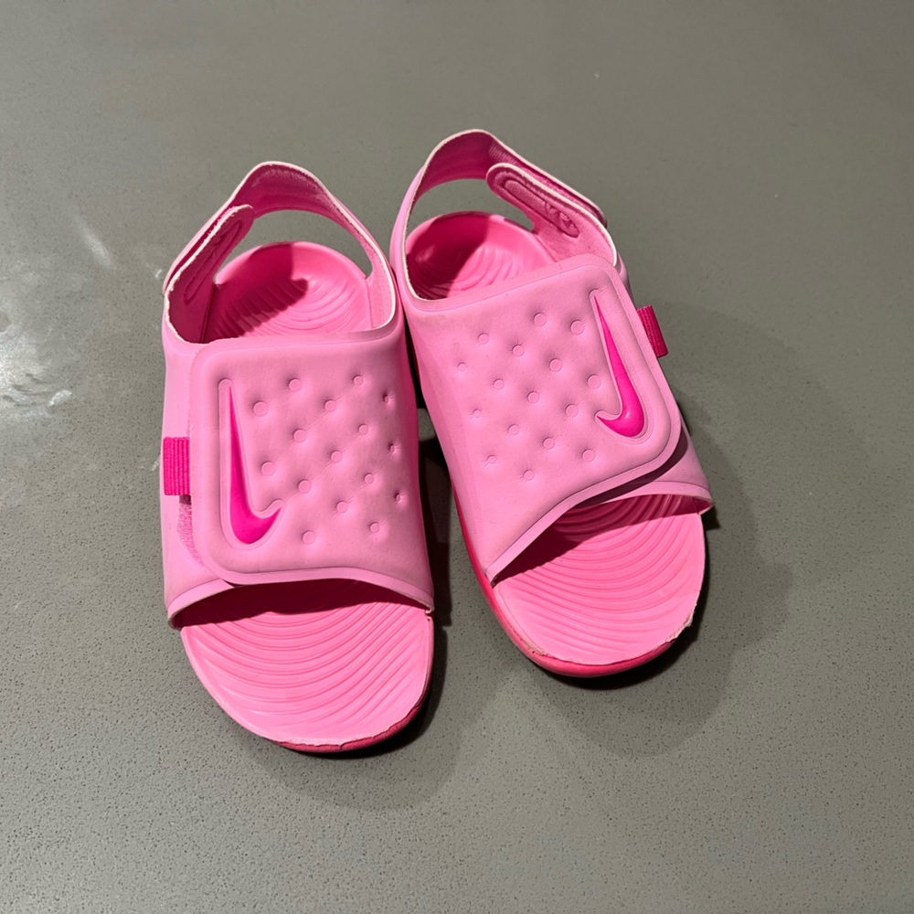 Nike Sunray Adjust 5 sandals size 9T pink